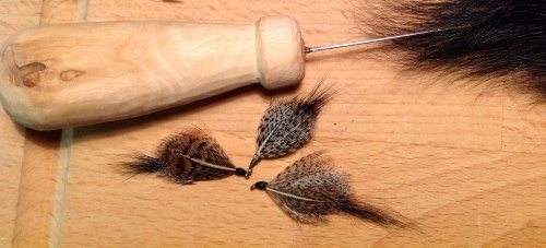 This magic pattern mimics water beetles, dragon fly larvae or small fish. Have a go at tying your own and let me know when you succeed!